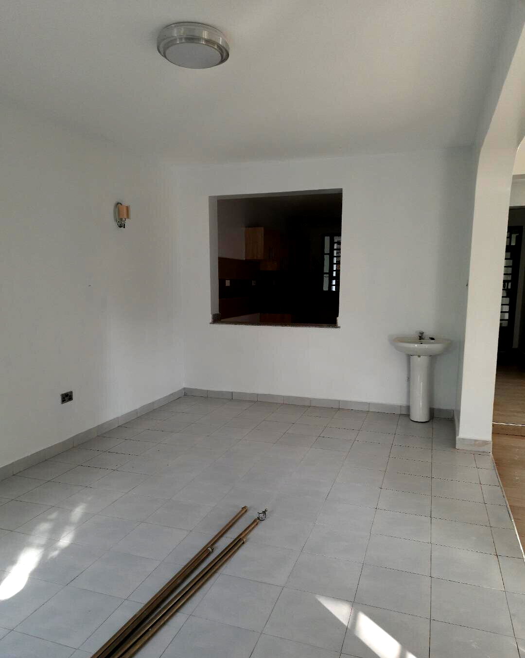 Quarter-Acre 4-Ensuite Townhouse with Rooftop – Kerarapon, Karen