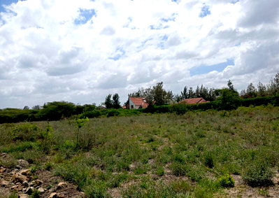1 Acre Garden Plot with Parking at KSh 35M