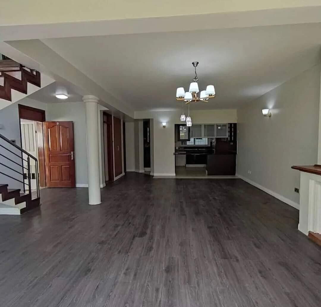 4BR Townhouse with Garden & Parking