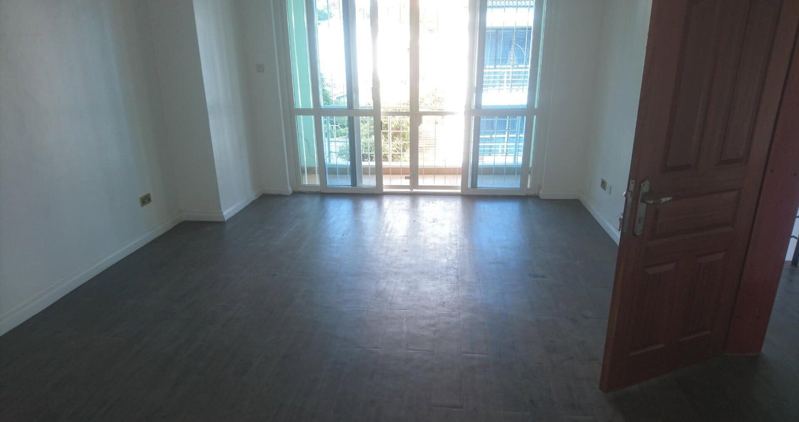 4BR Townhouse with Garden & Parking