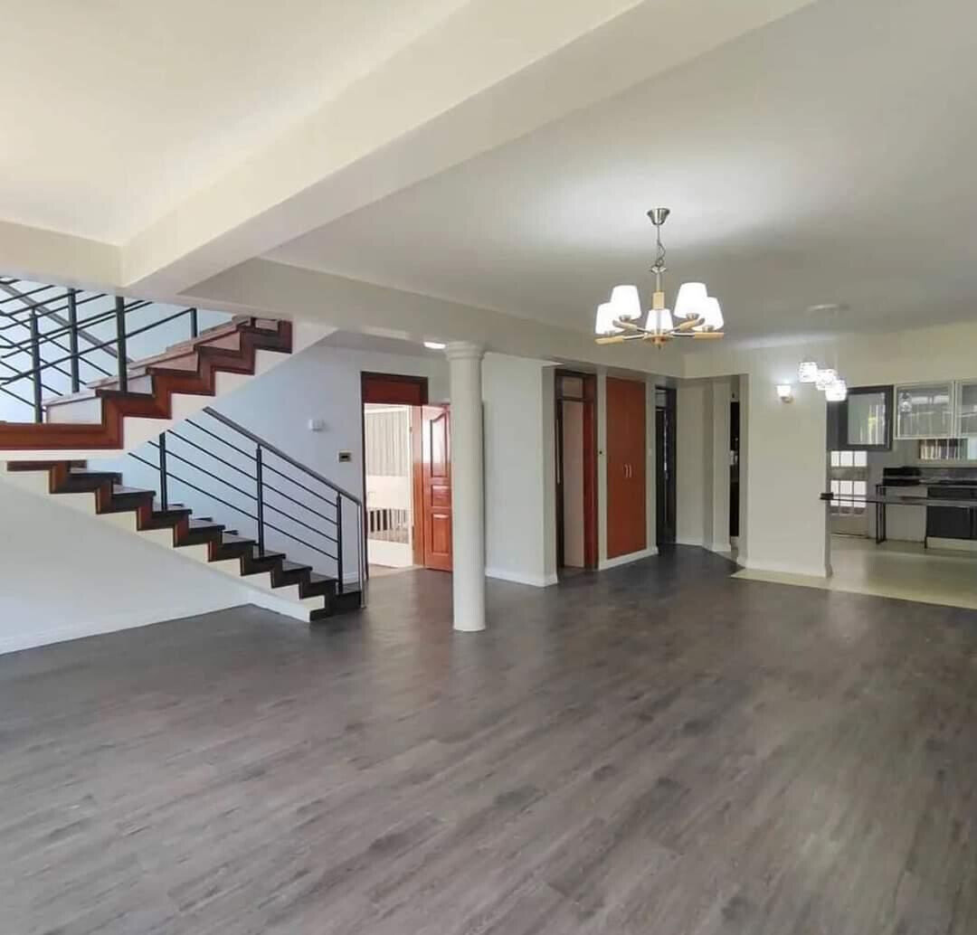 4BR Townhouse with Garden & Parking
