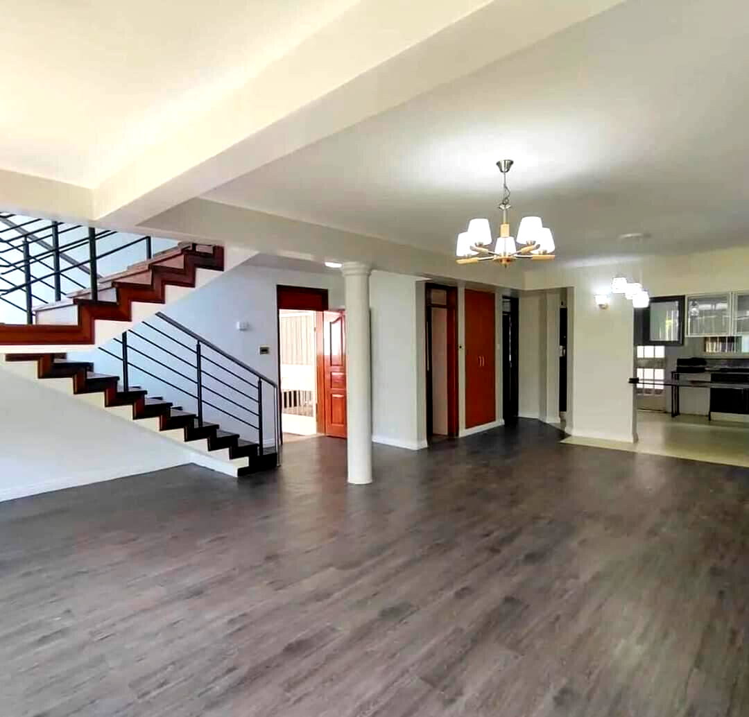 4BR Townhouse with Garden & Parking