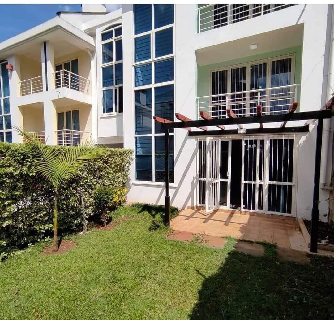 4BR Townhouse with Garden & Parking