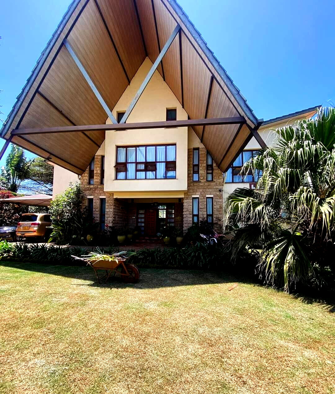 5-Bed Villa with Lake & Clubhouse – Gated Karen Estate