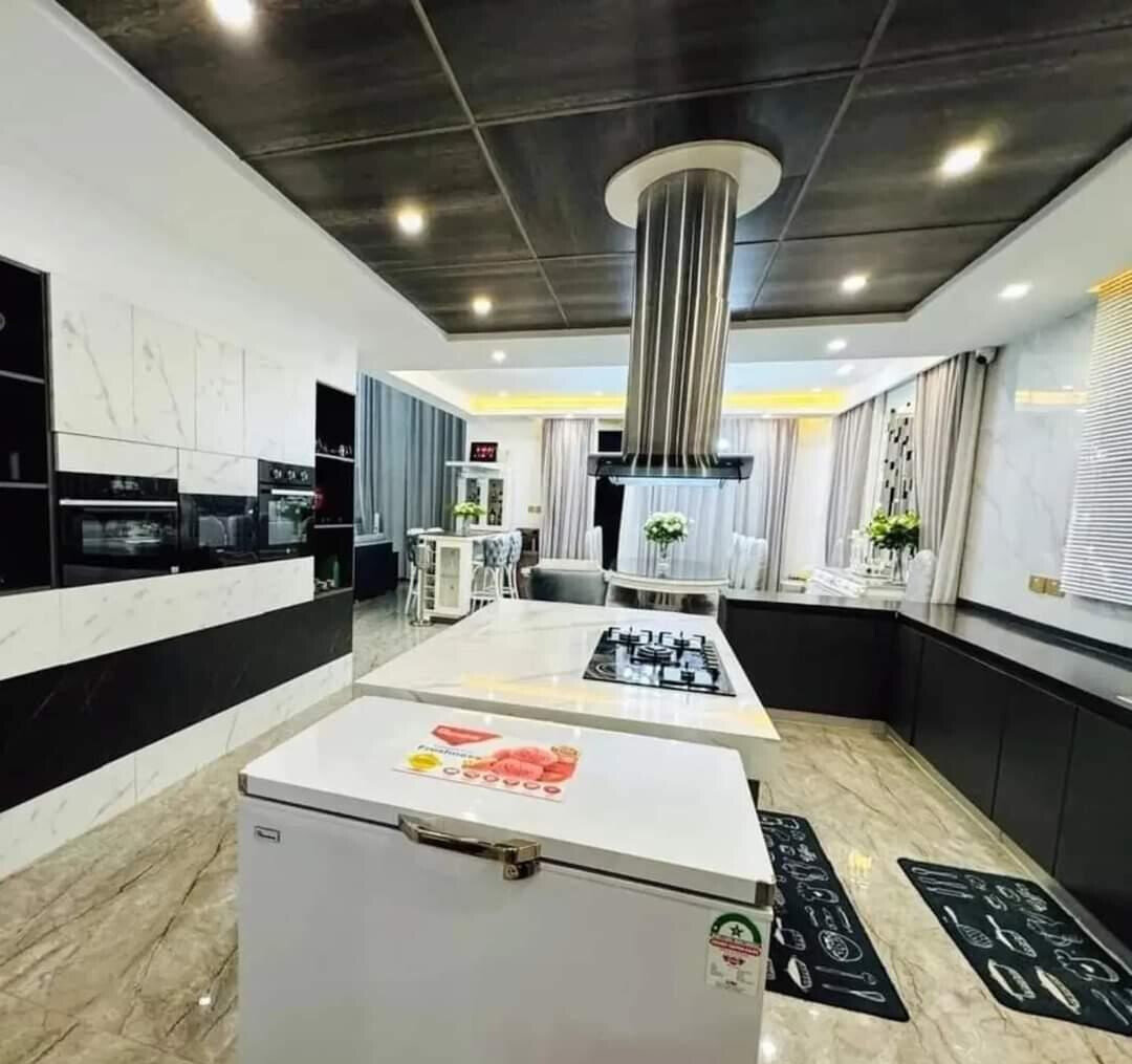 6-Ensuite Smart Home with Panic Room & Lift - Lavington