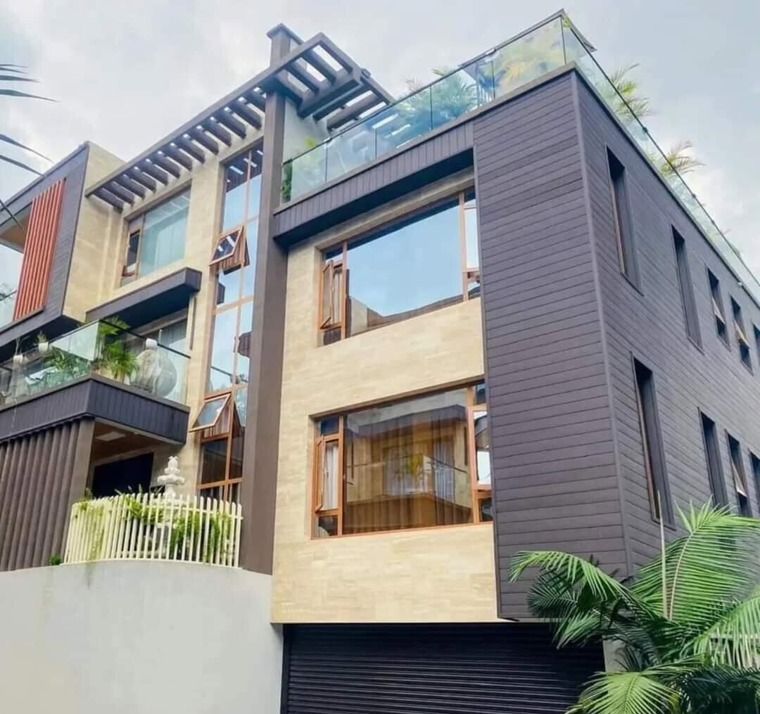 6-Ensuite Smart Home with Panic Room & Lift - Lavington
