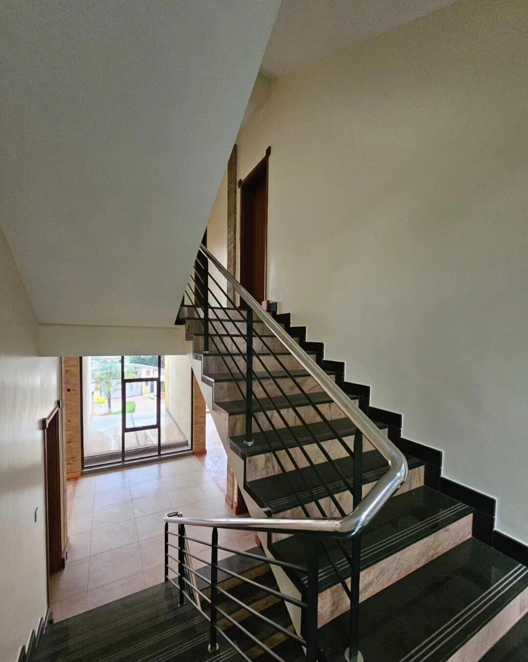 5-Ensuite Townhouse with Rooftop Garden & DSQ - Lavington