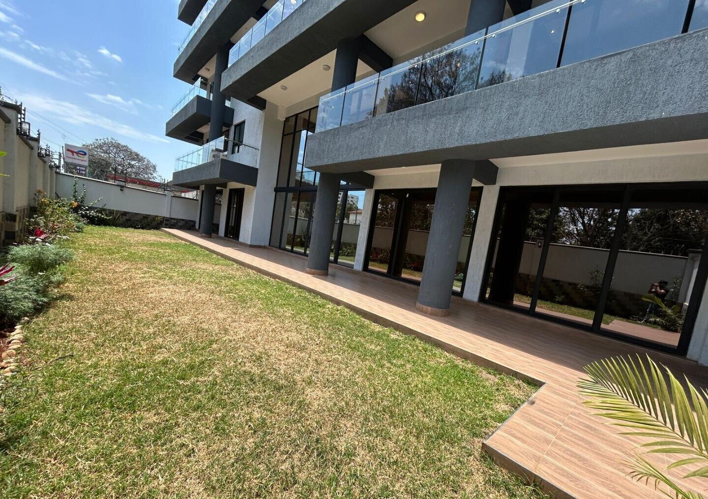 8-Ensuite Penthouse Duplex with Heated Pool & Cinema - Spring Valley