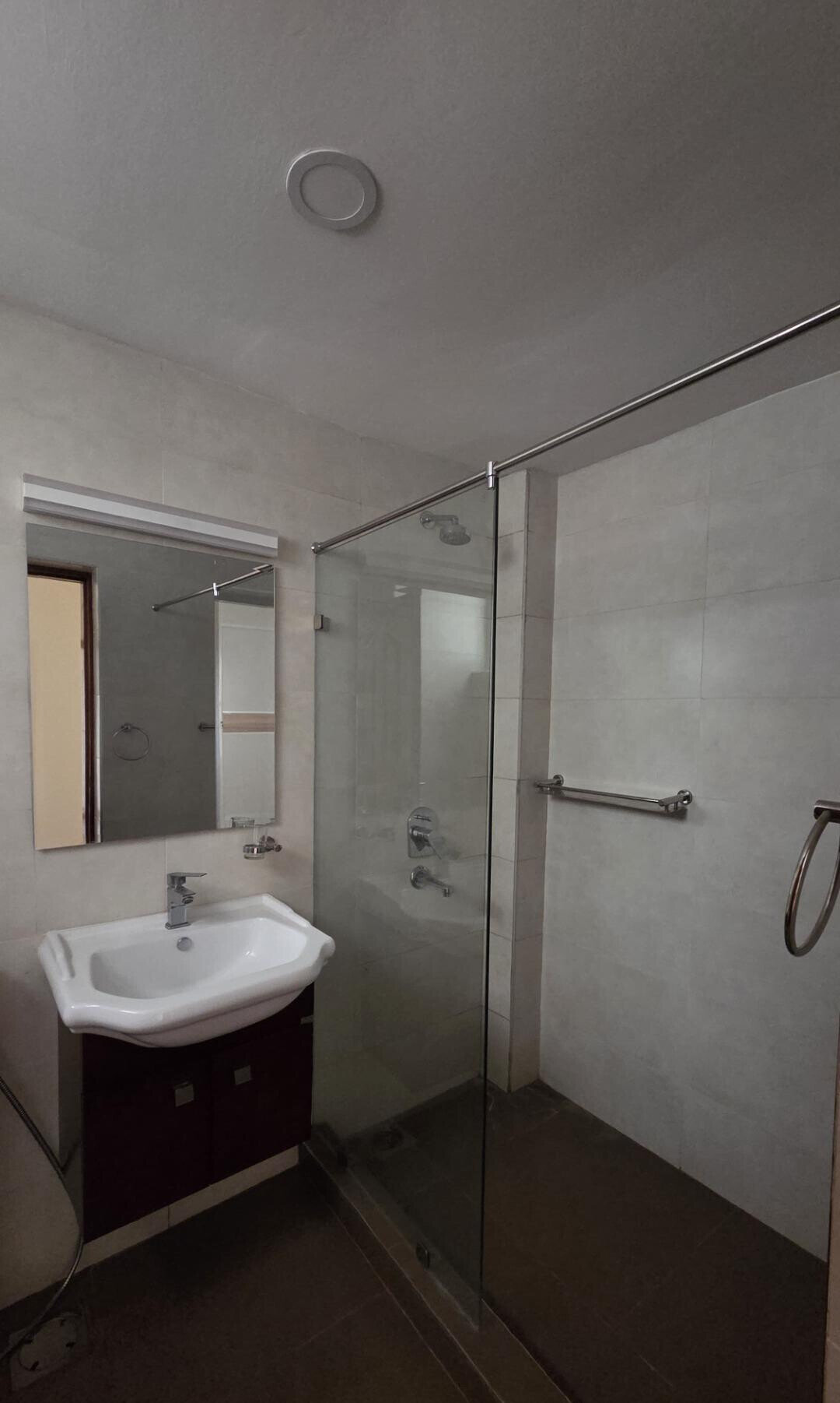 4BR Garden Apartment with Parking