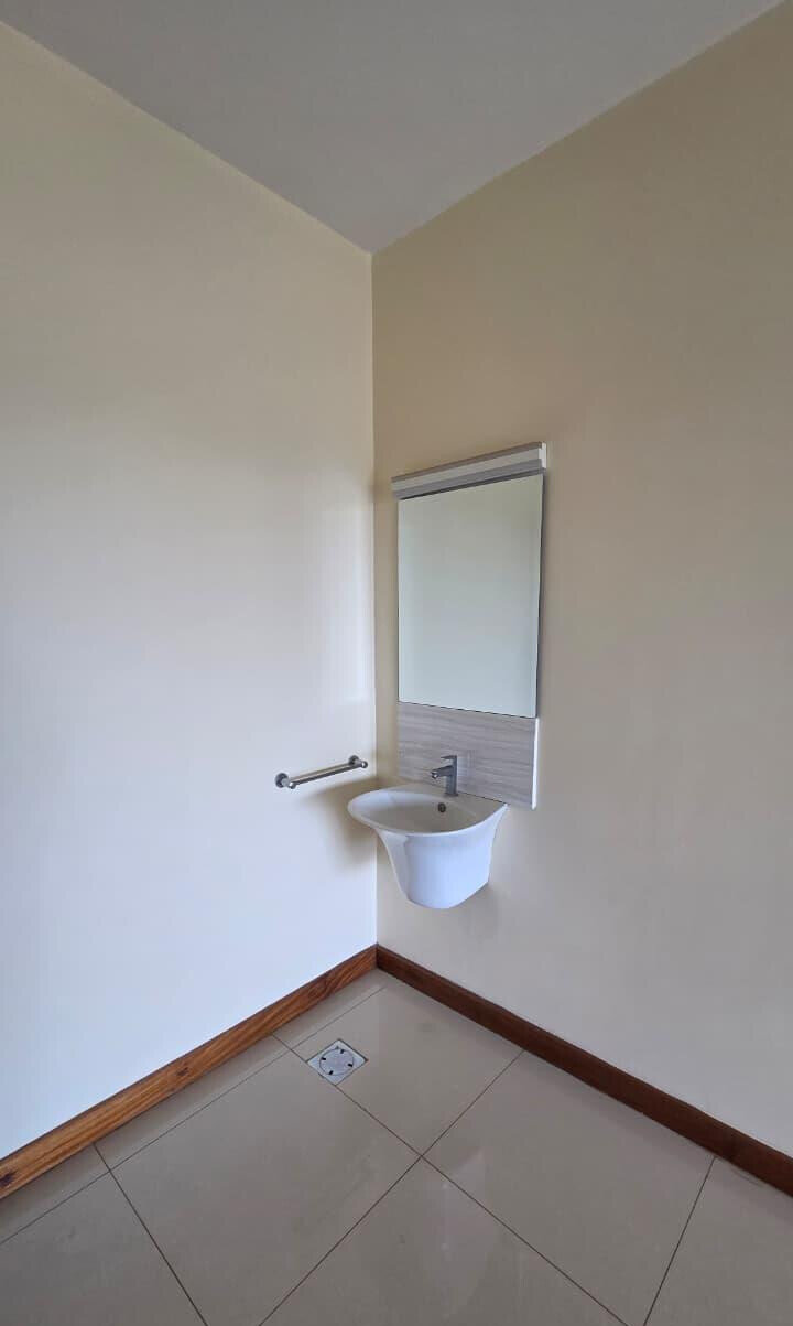 4BR Garden Apartment with Parking