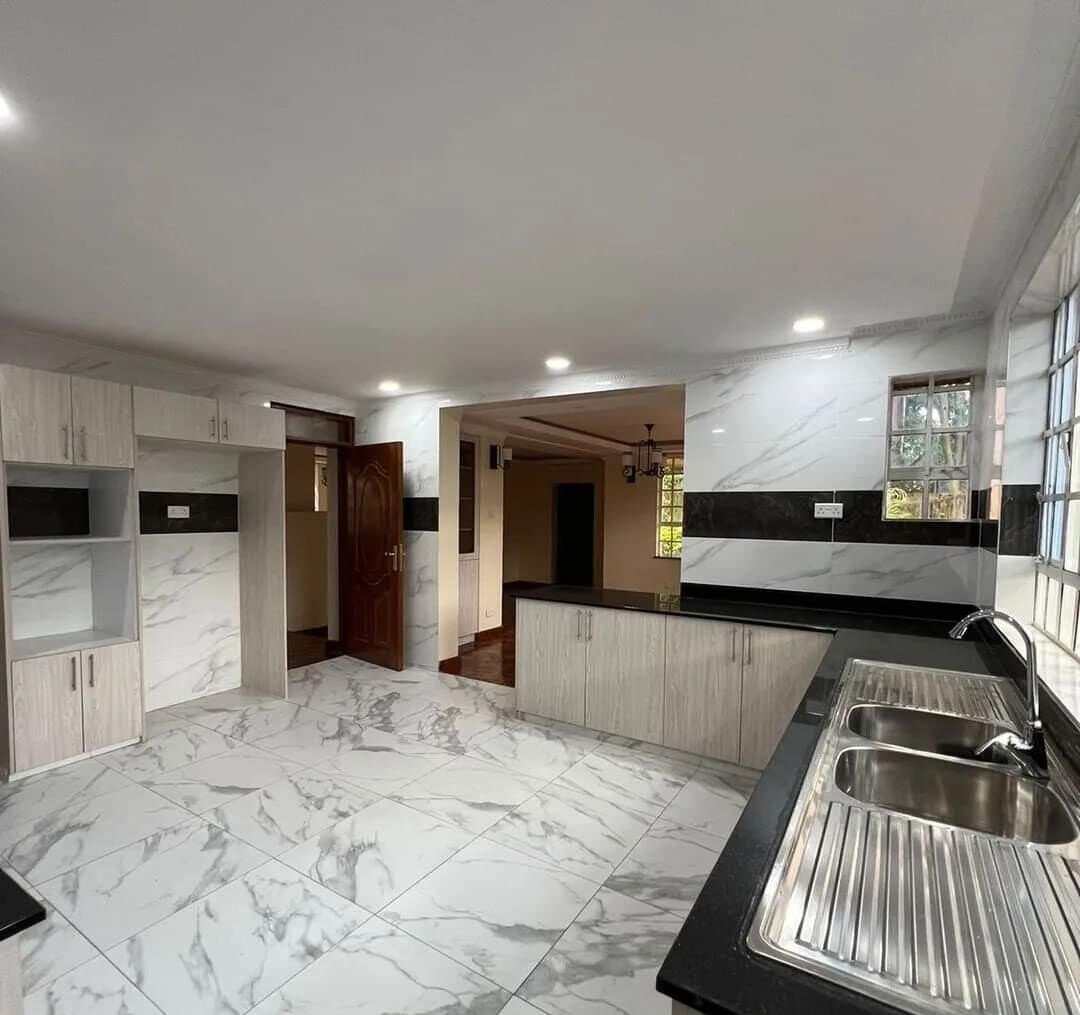 5-Ensuite Townhouse with DSQ & Two TV Rooms - Lavington
