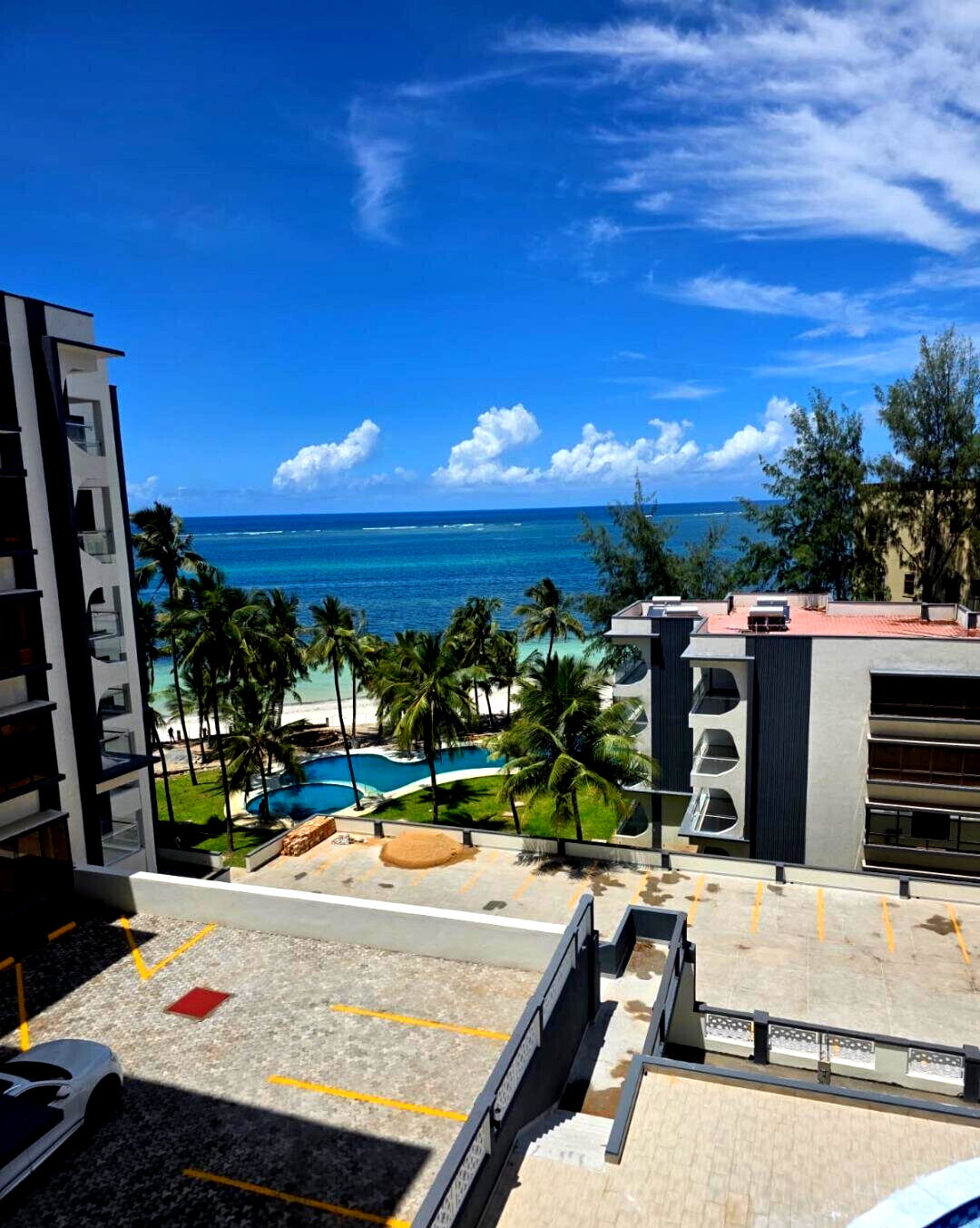 First-Row 3BR All-Ensuite with DSQ & Sea Views - Nyali
