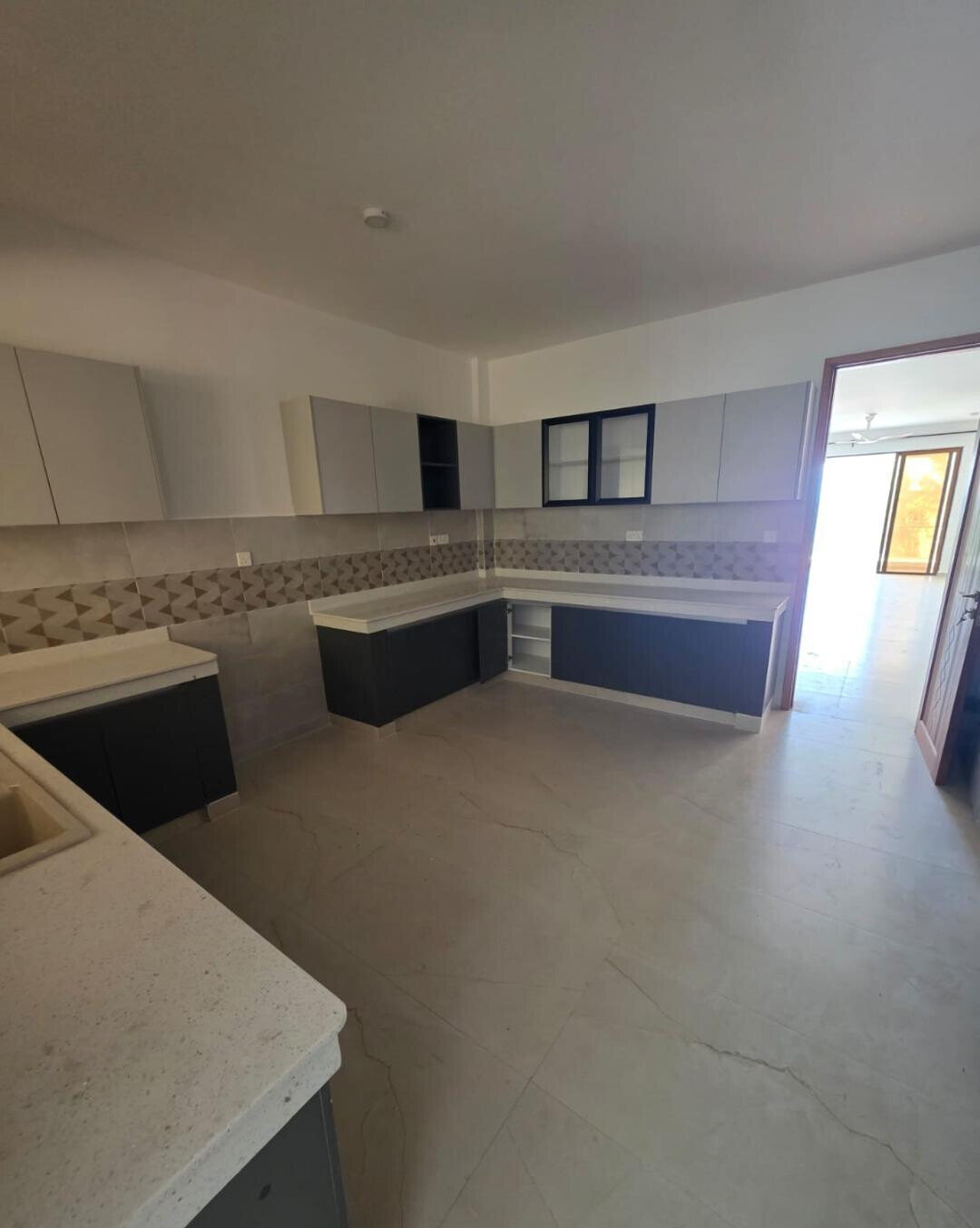 First-Row 3BR All-Ensuite with DSQ & Sea Views - Nyali