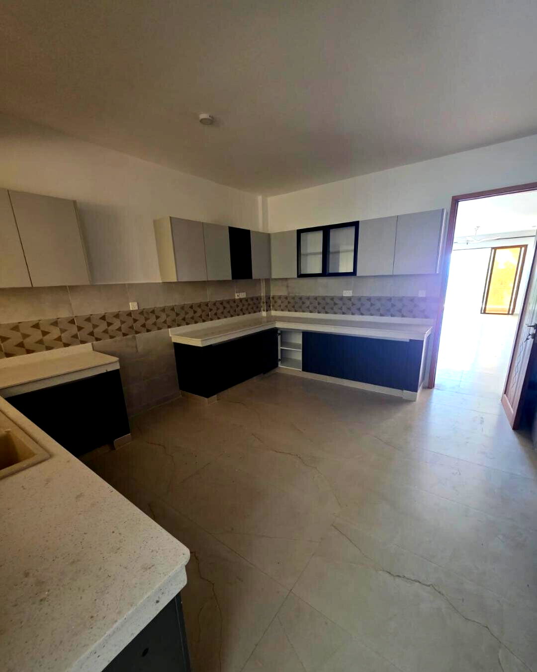 First-Row 3BR All-Ensuite with DSQ & Sea Views - Nyali