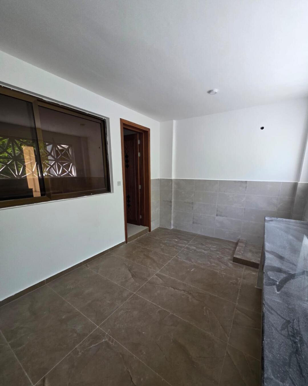 First-Row 3BR All-Ensuite with DSQ & Sea Views - Nyali