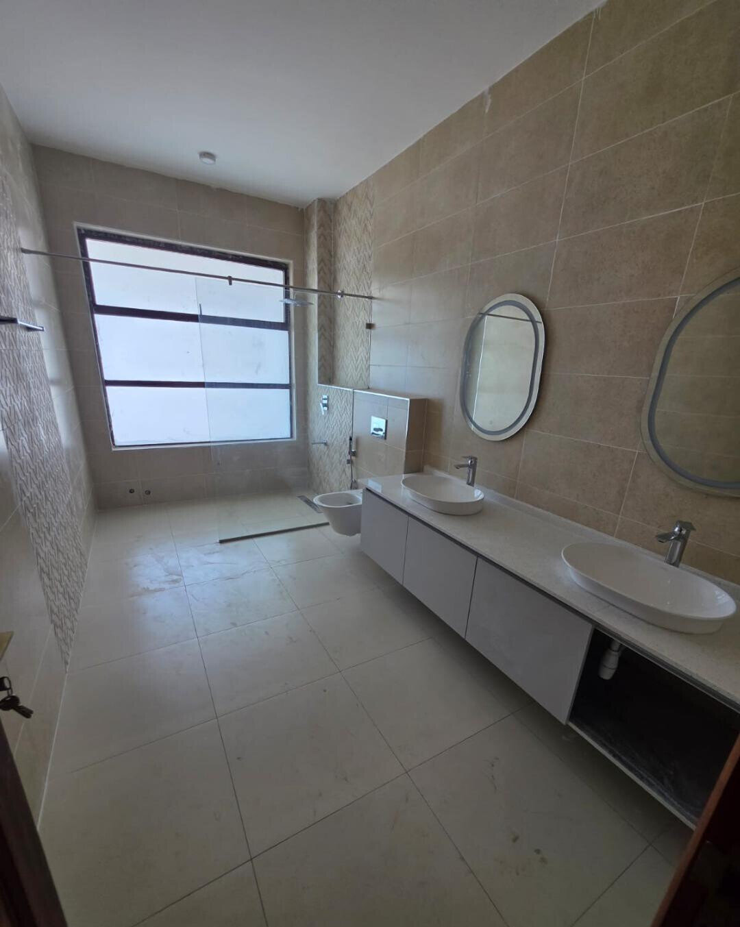 First-Row 3BR All-Ensuite with DSQ & Sea Views - Nyali