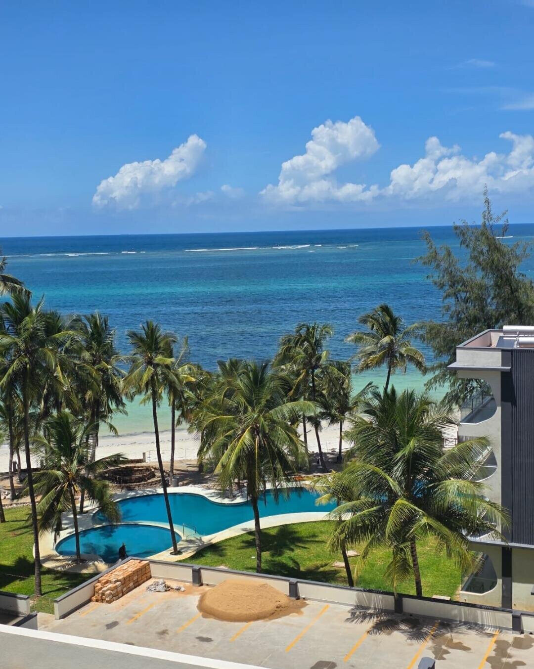 First-Row 3BR All-Ensuite with DSQ & Sea Views - Nyali