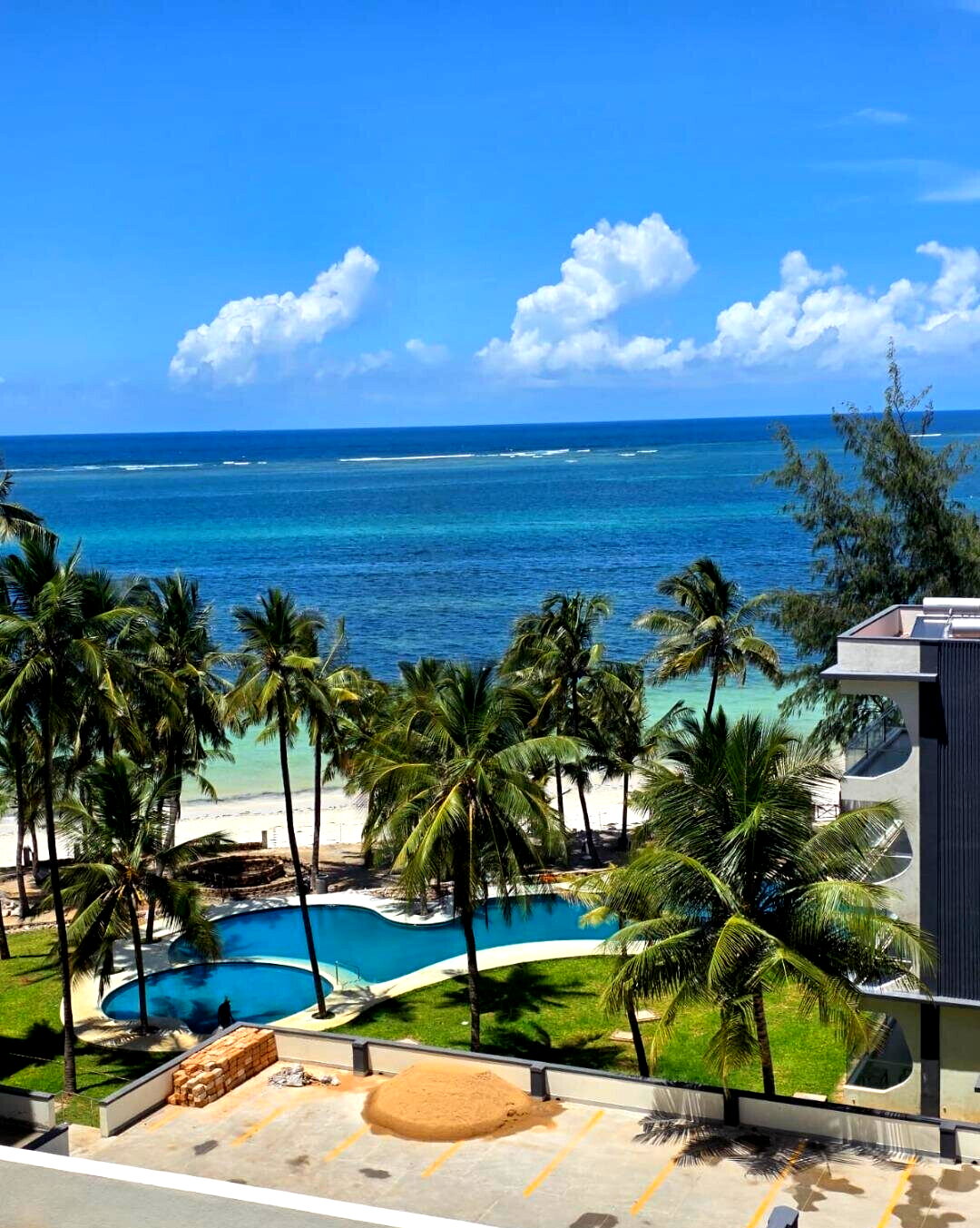 First-Row 3BR All-Ensuite with DSQ & Sea Views - Nyali