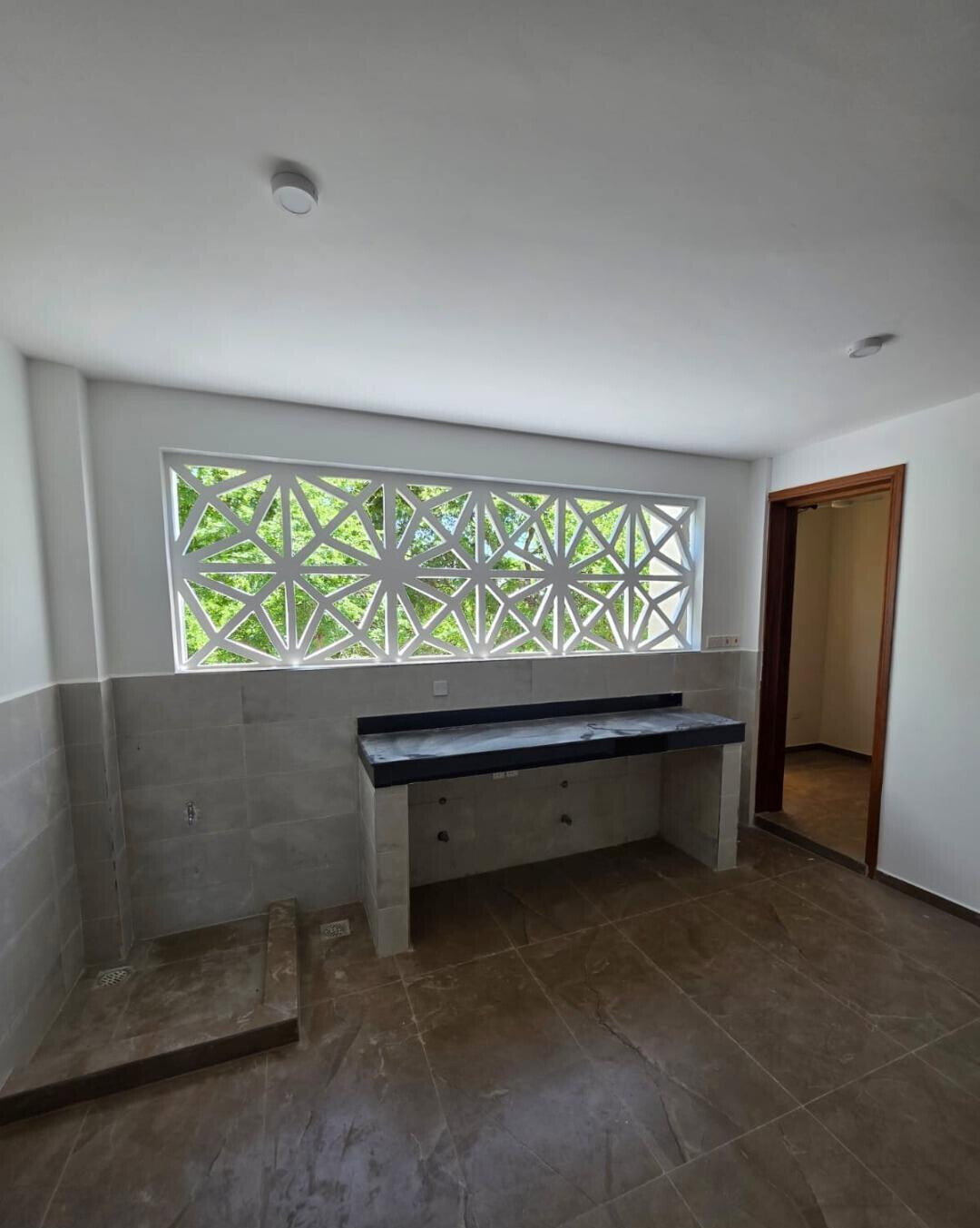 First-Row 3BR All-Ensuite with DSQ & Sea Views - Nyali