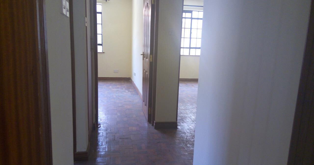 4BR Townhouse with DSQ & Mature Garden - Hurlingham
