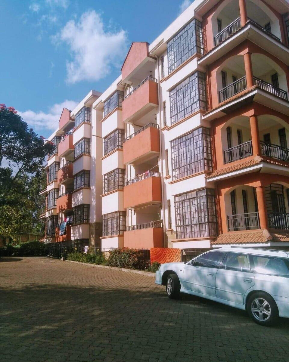 4BR Townhouse with DSQ & Mature Garden - Hurlingham