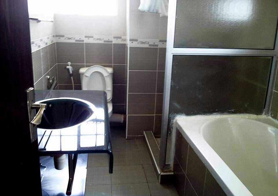 4BR Townhouse with DSQ & Mature Garden - Hurlingham