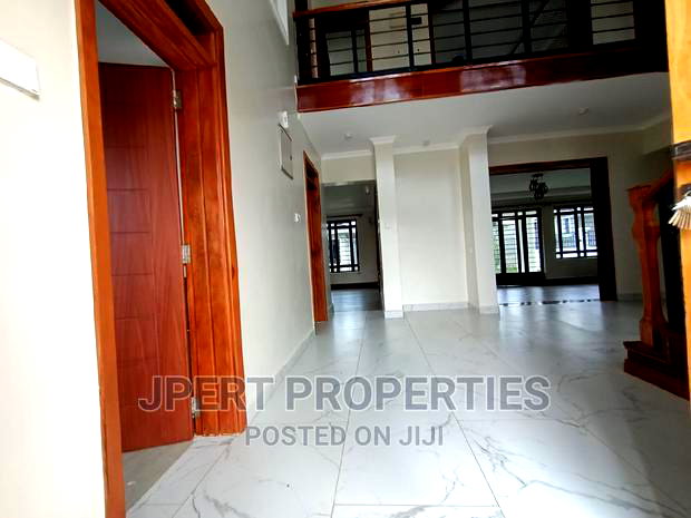 4bdrm Townhouse / Terrace in Paradise Road, Runda for rent