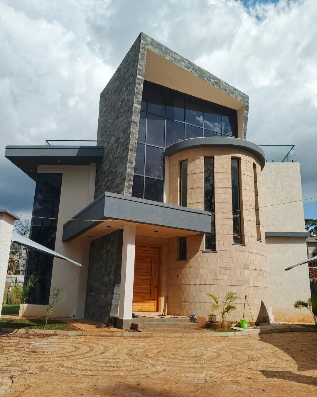 Ultra-Modern 4BR Villa with Heated Pool & Rooftop Terrace - Loresho