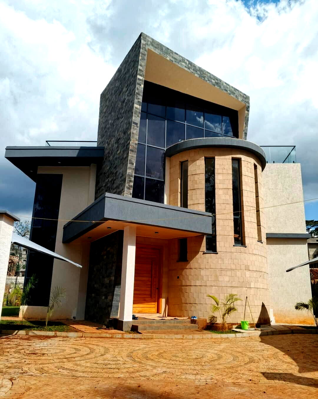 Ultra-Modern 4BR Villa with Heated Pool & Rooftop Terrace - Loresho