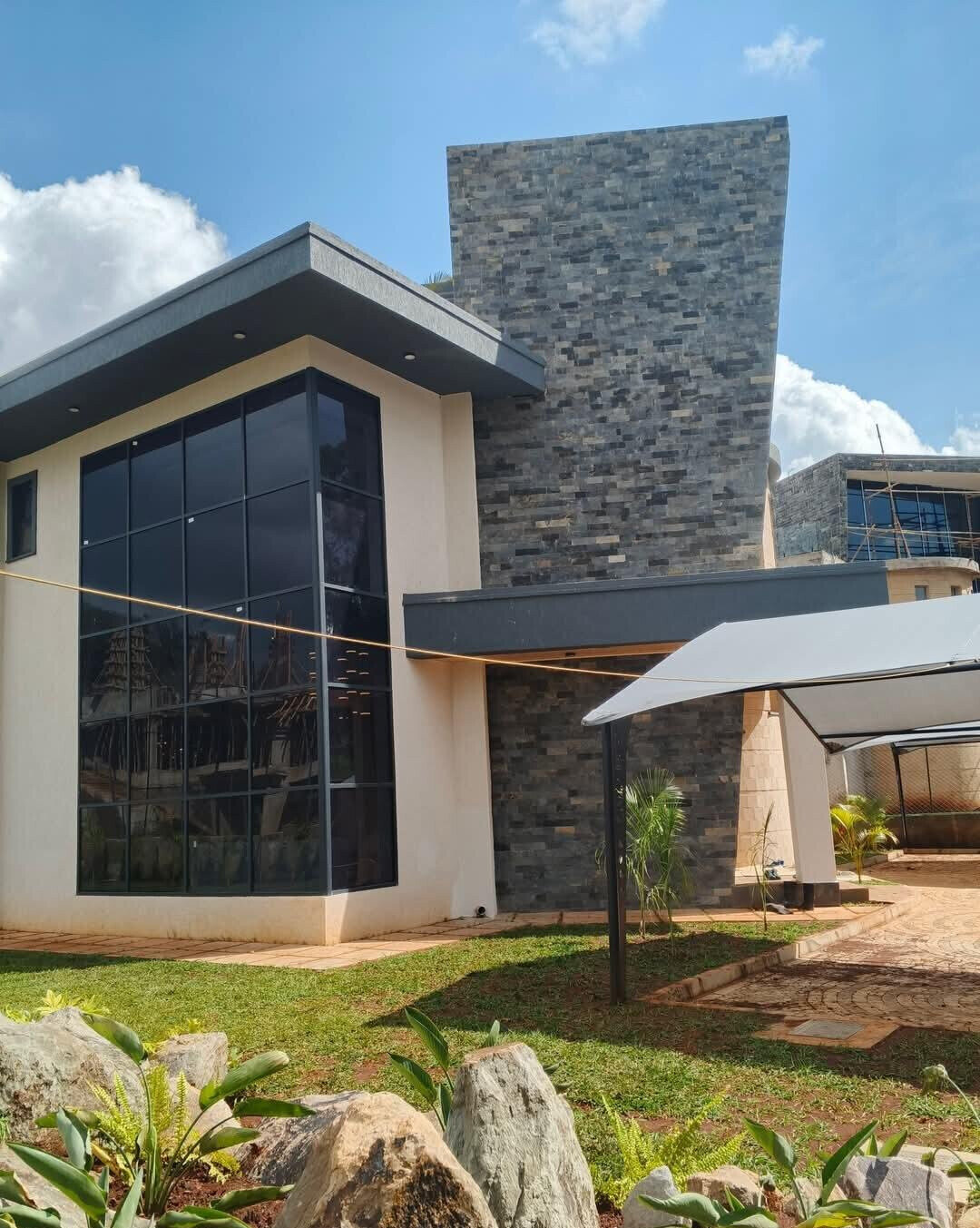 Ultra-Modern 4BR Villa with Heated Pool & Rooftop Terrace - Loresho