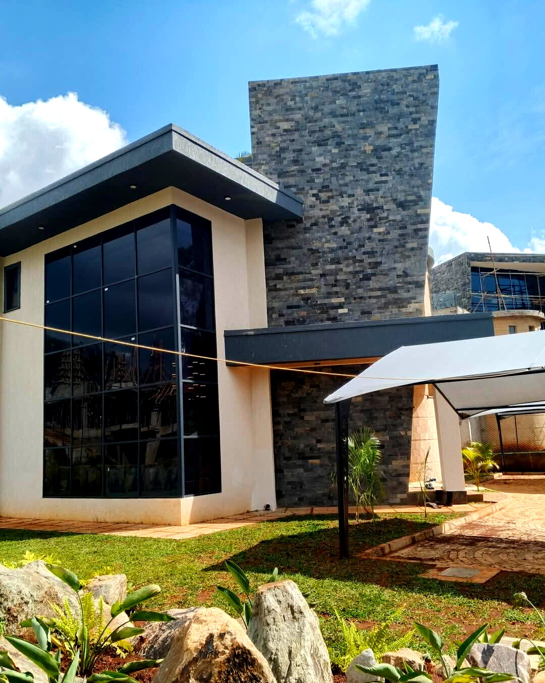 Ultra-Modern 4BR Villa with Heated Pool & Rooftop Terrace - Loresho