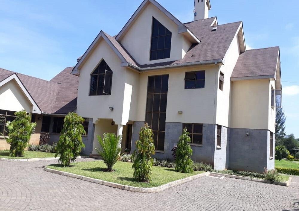 4BR Maisonette with Jacuzzi & Gym - Ridgeways