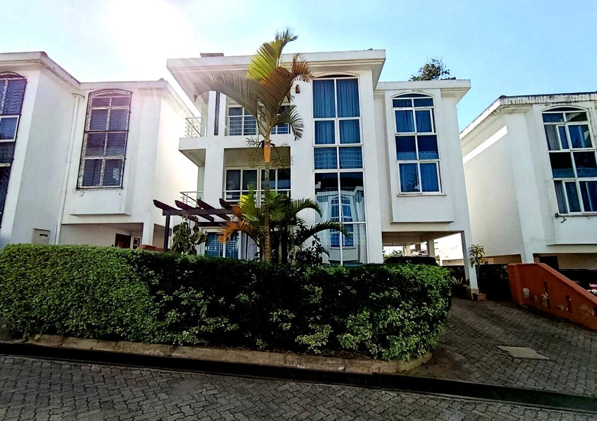 4BR All-Ensuite Townhouse with Fireplace & DSQ - Riara Rd, Nairobi