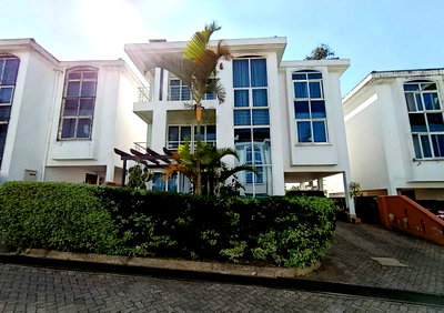 4BR All-Ensuite Townhouse with Fireplace & DSQ - Riara Rd, Nairobi