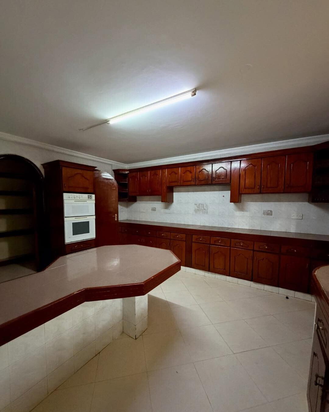 5BR Townhouse with Private Garden & Pool – Riverside, Nairobi