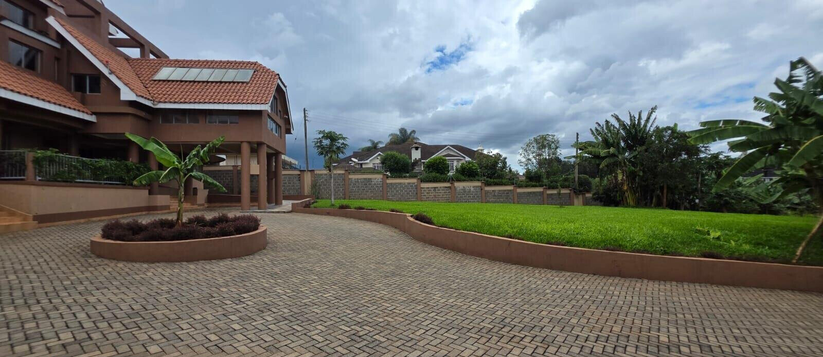 3/4 Acre Runda Mansion at KSh 800K