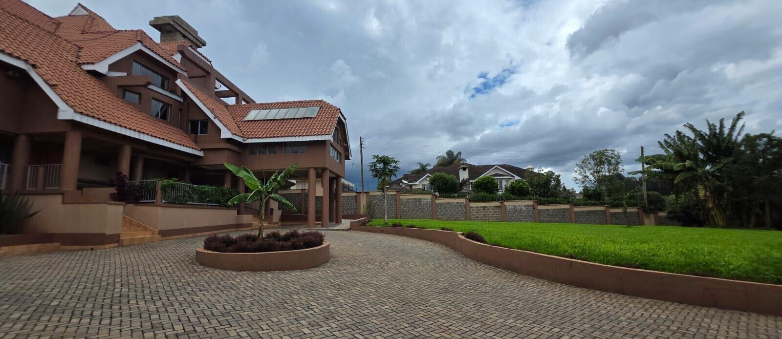 3/4 Acre Runda Mansion at KSh 800K
