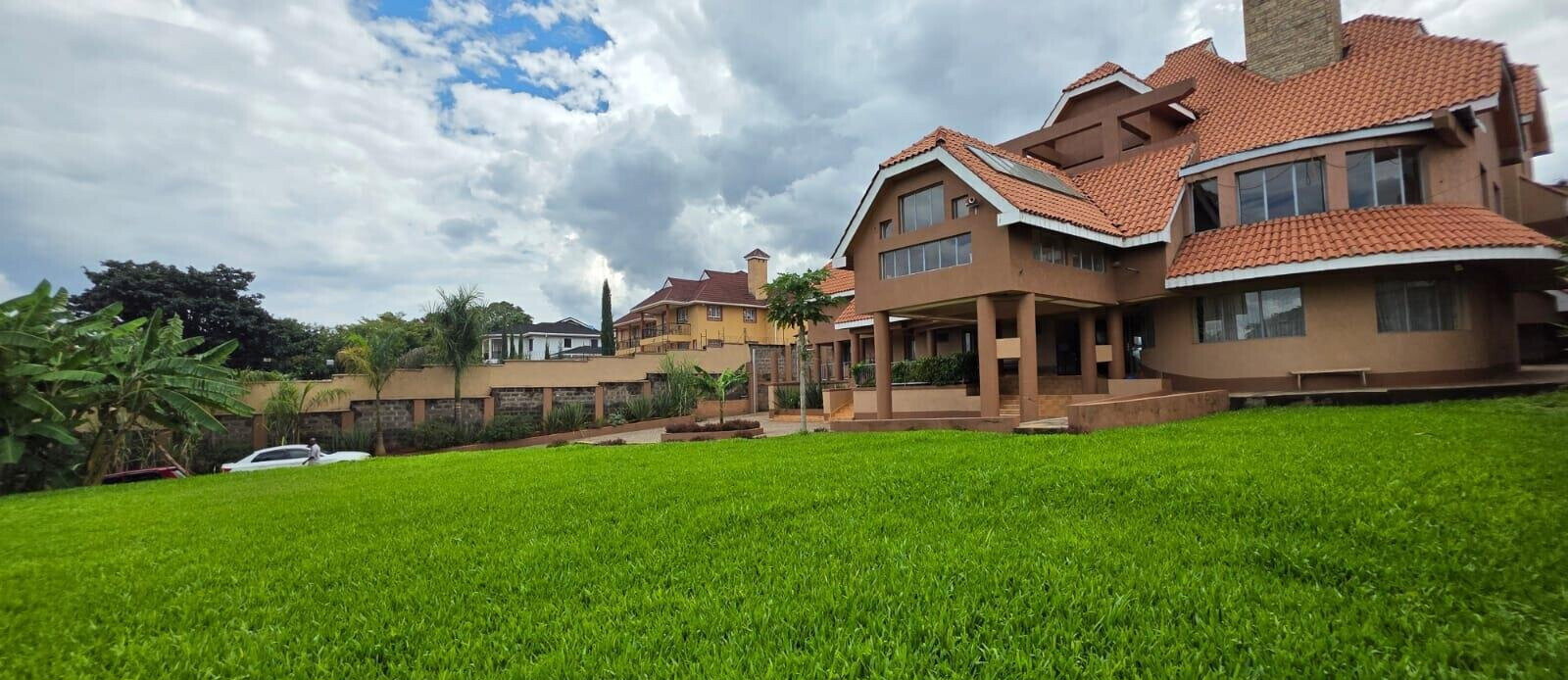 3/4 Acre Runda Mansion at KSh 800K