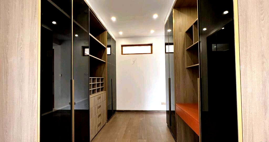 6-Ensuite Villa with Panic Room & Smart Locks - Lavington