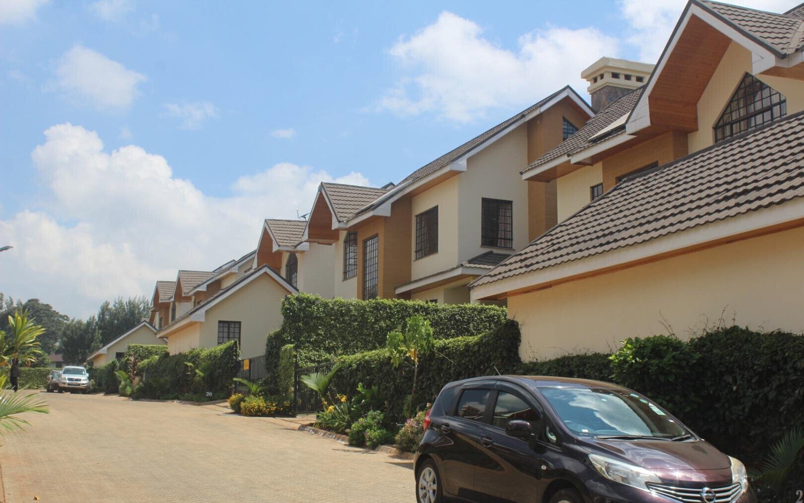 Modern 4BR All-Ensuite Villa with Gym & Pool - Runda