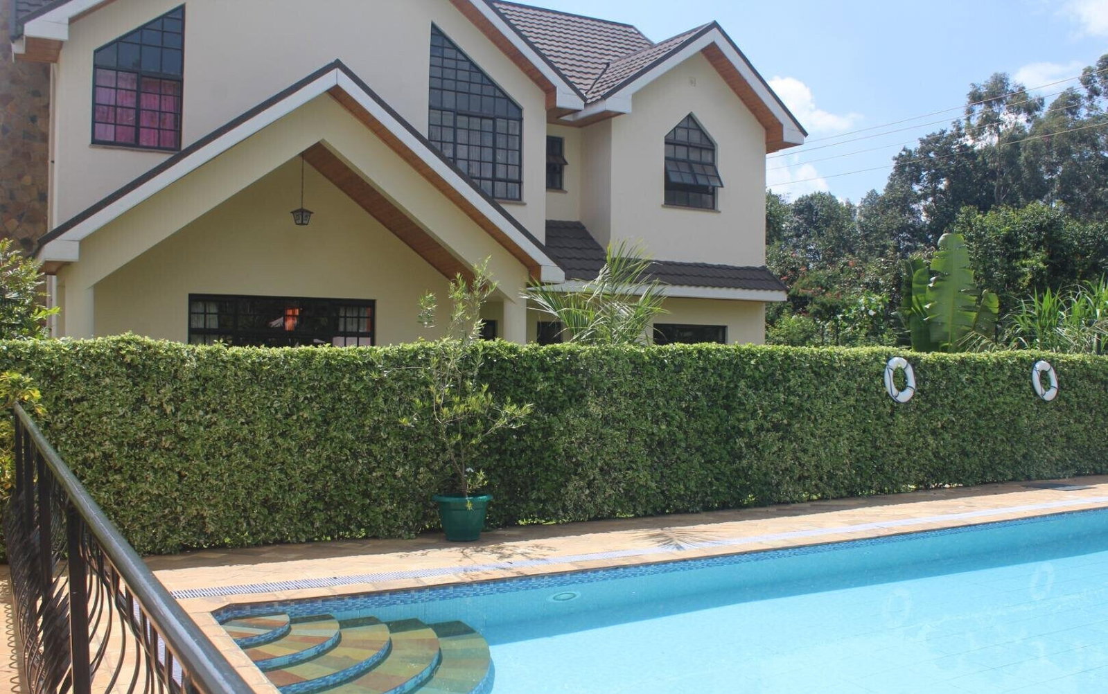 Modern 4BR All-Ensuite Villa with Gym & Pool - Runda