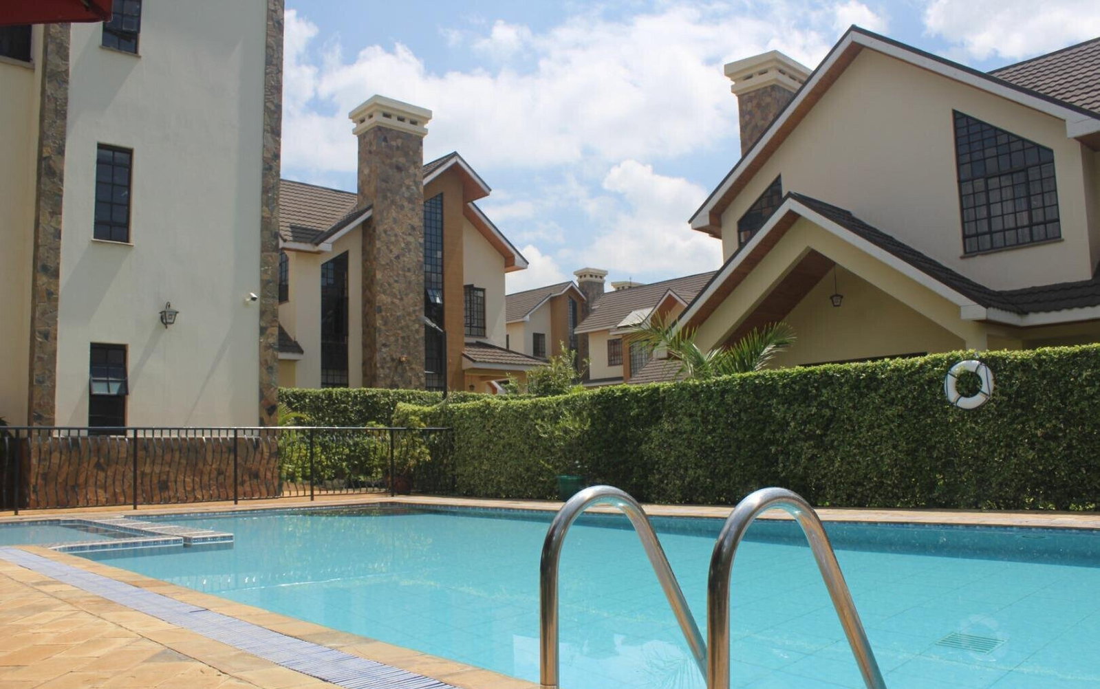 Modern 4BR All-Ensuite Villa with Gym & Pool - Runda