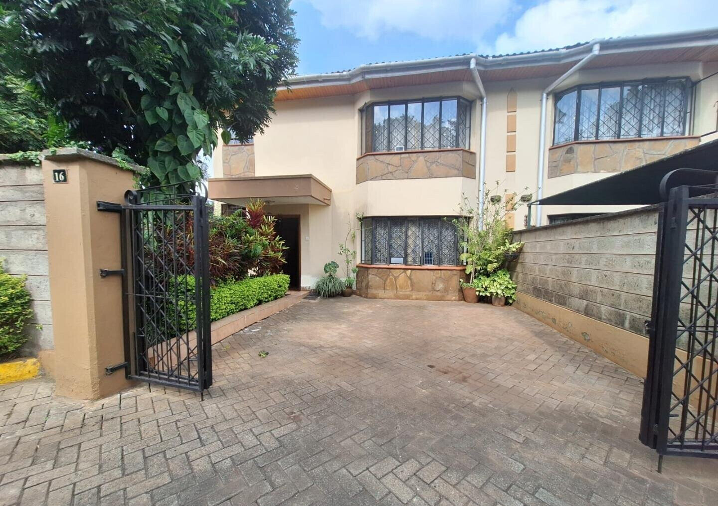 4-Ensuite Townhouse with DSQ & Pantry - Lavington