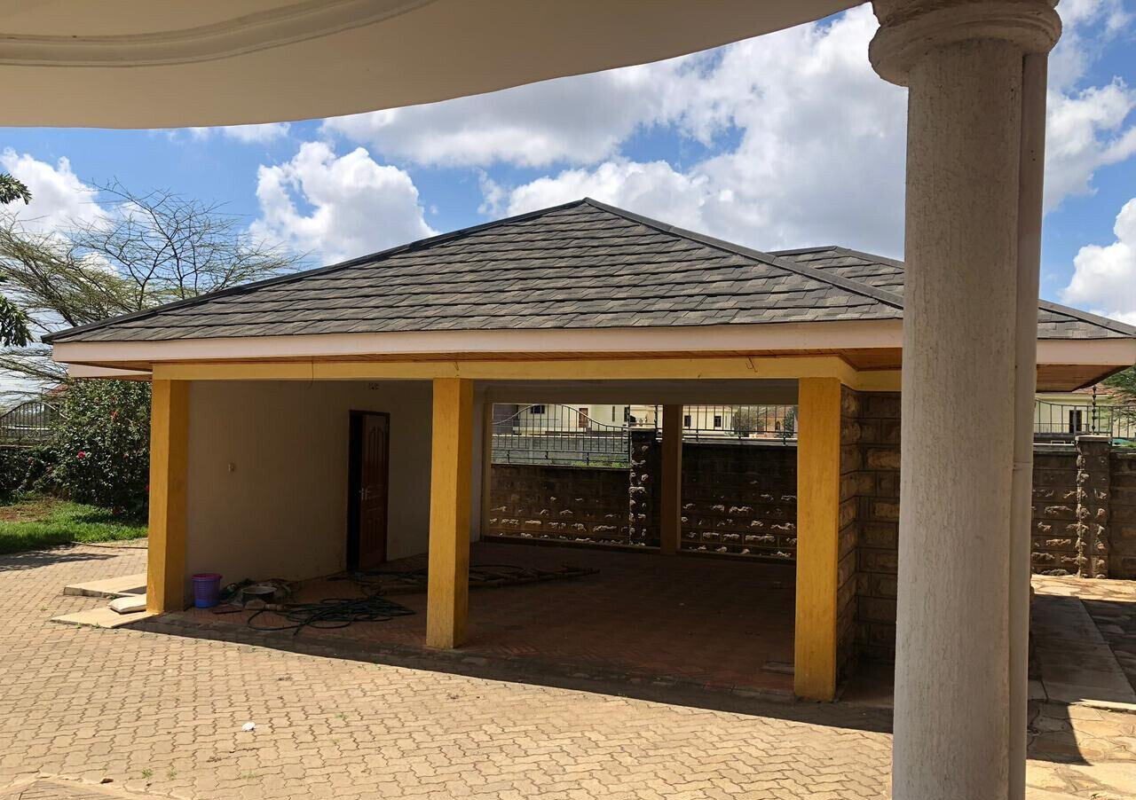 5-Bed Townhouse with Pool in Fairacres – Karen