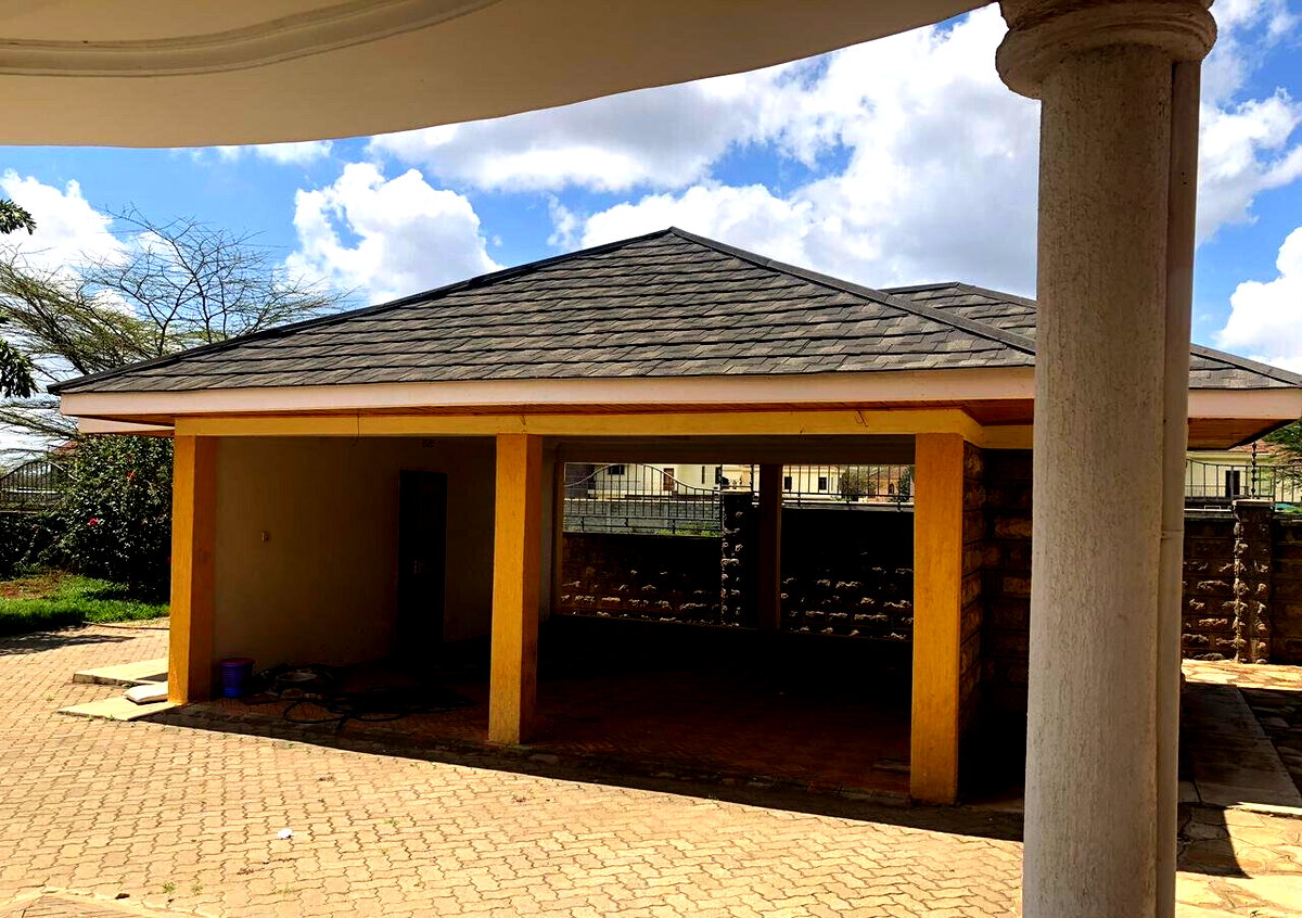 5-Bed Townhouse with Pool in Fairacres – Karen
