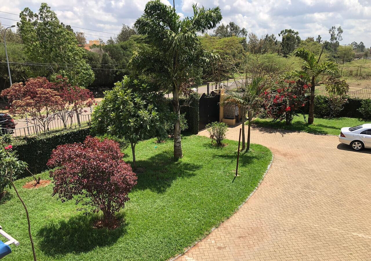 5-Bed Townhouse with Pool in Fairacres – Karen