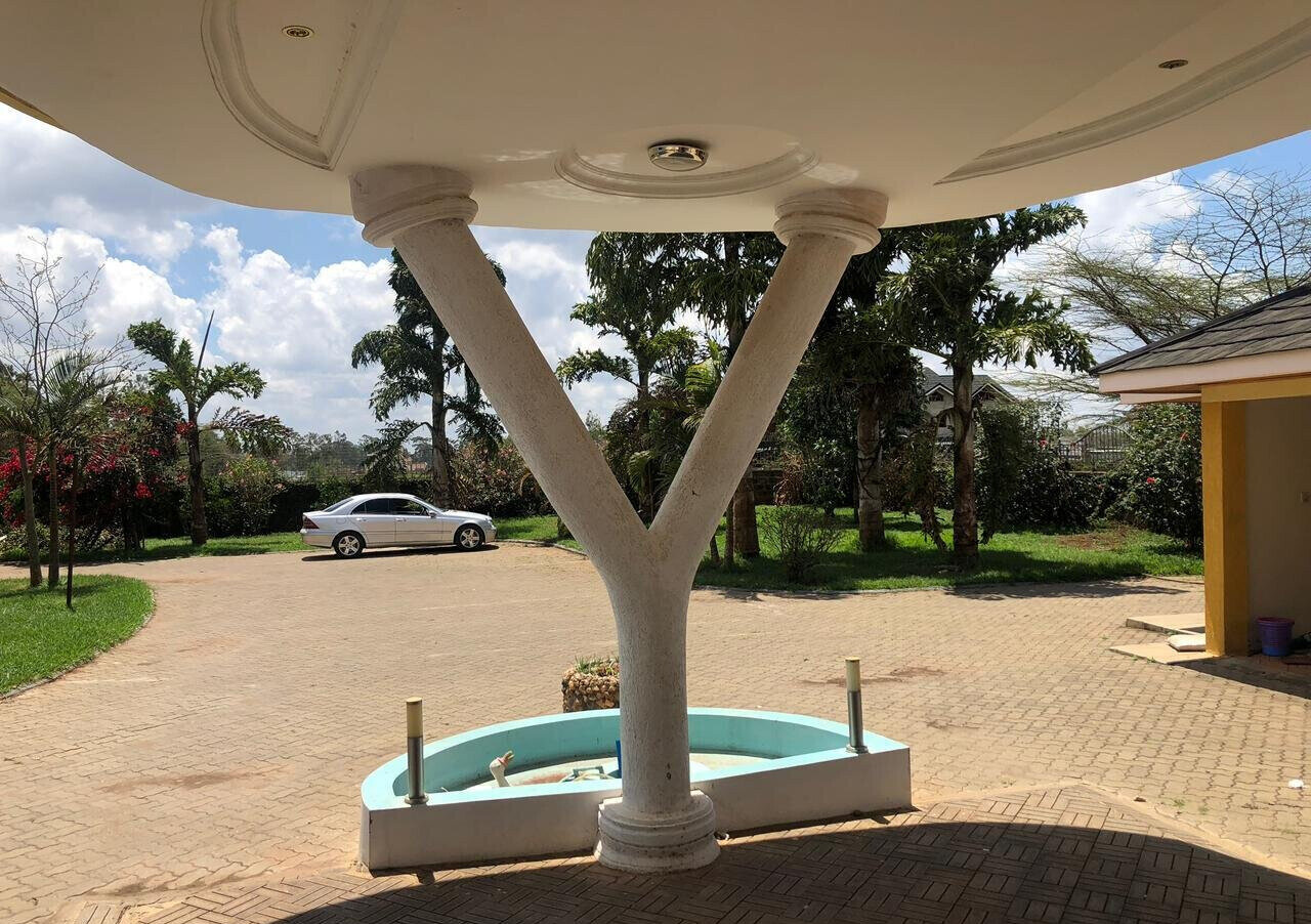5-Bed Townhouse with Pool in Fairacres – Karen