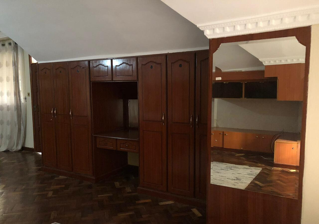 5-Bed Townhouse with Pool in Fairacres – Karen