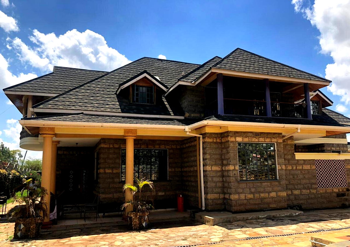 5-Bed Townhouse with Pool in Fairacres – Karen