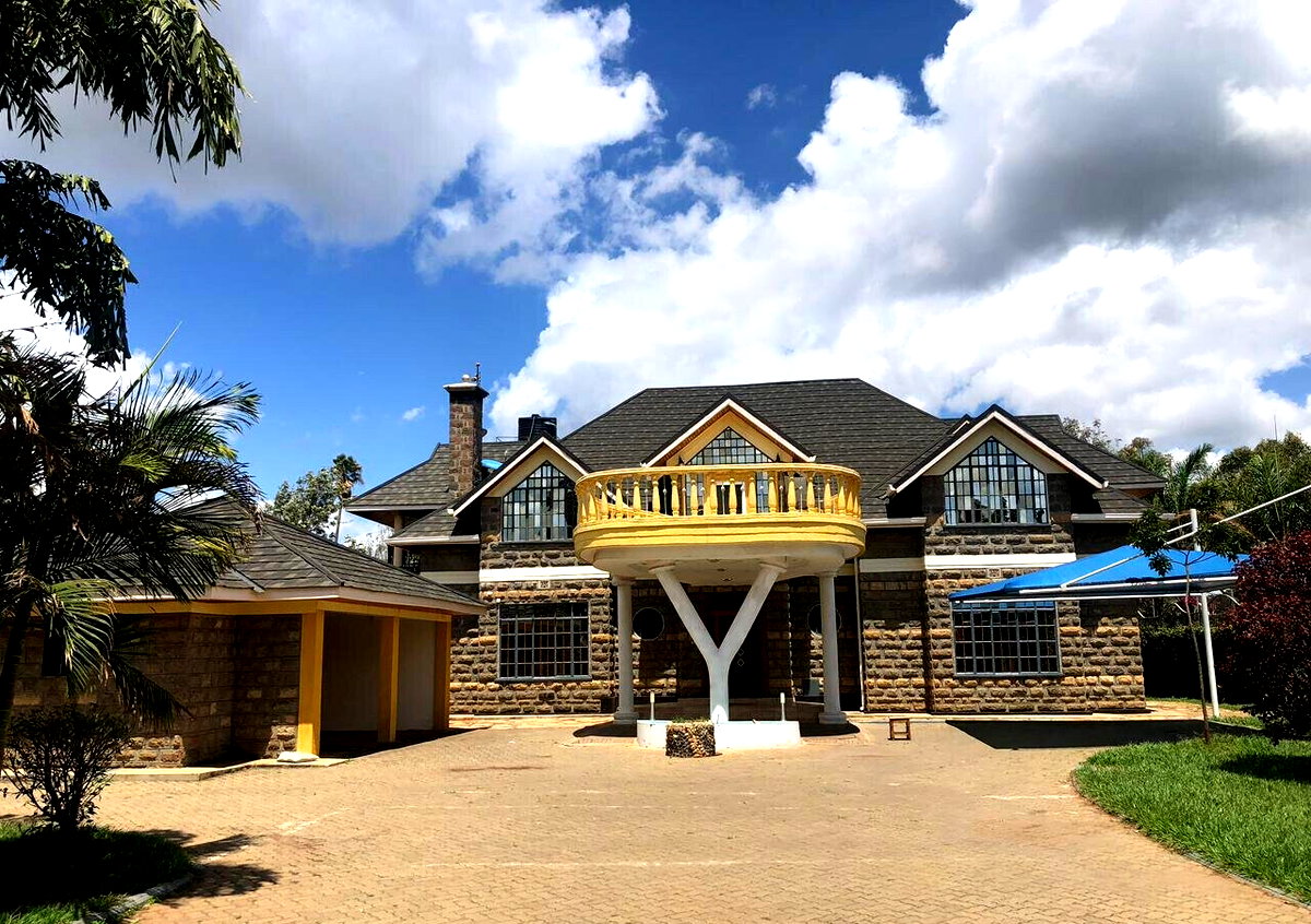 5-Bed Townhouse with Pool in Fairacres – Karen